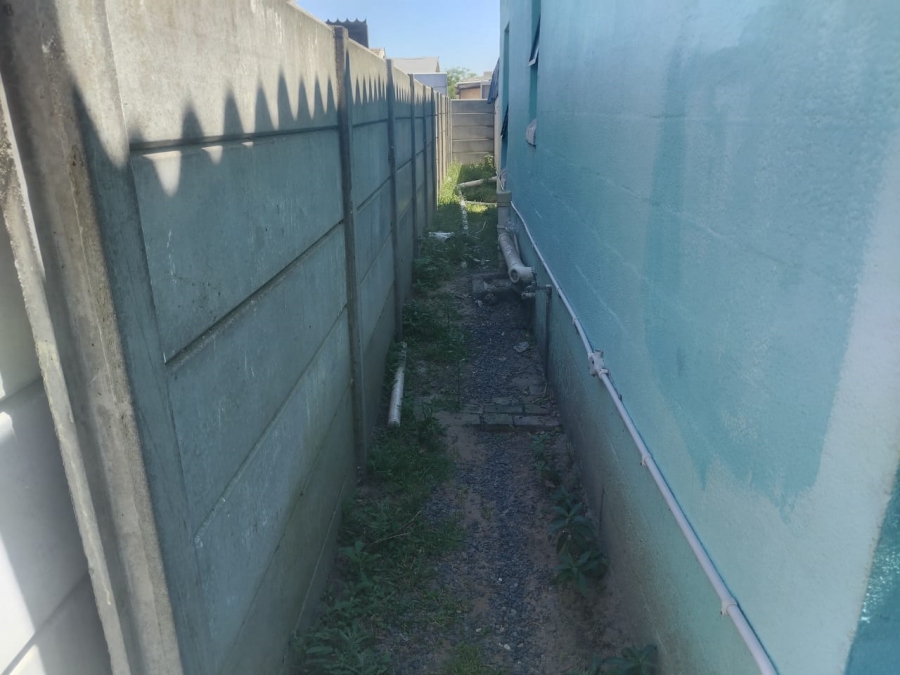 2 Bedroom Property for Sale in New Macassar Western Cape